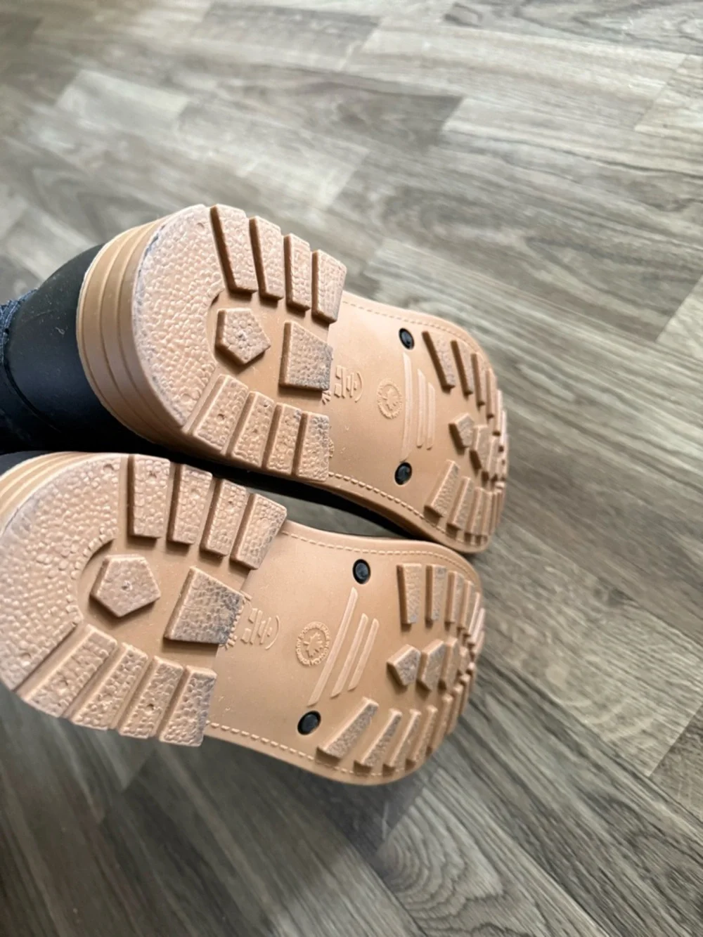 NWT Kamik Abigail Women's Black/Grey Insulated Winter Boots